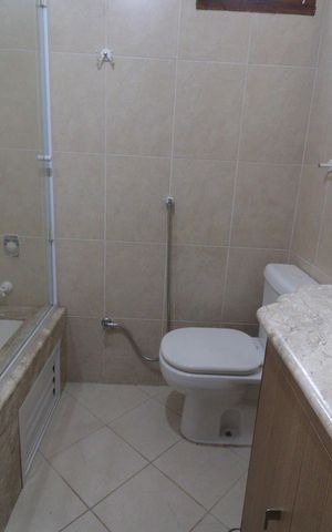 Casa à venda com 140m², 3 quartos e 2 vagasBanheiro