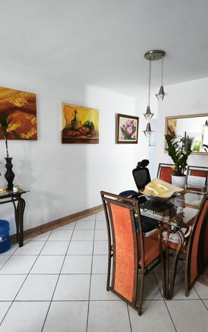 Casa de condomínio à venda com 100m², 3 quartos e 2 vagas Casa de condomínio à venda com 100m², 3 quartos e 2 vagasSala