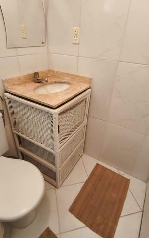 Casa de condomínio à venda com 100m², 3 quartos e 2 vagas Casa de condomínio à venda com 100m², 3 quartos e 2 vagasBanheiro social