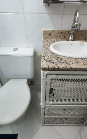 Casa de condomínio à venda com 100m², 3 quartos e 2 vagas Casa de condomínio à venda com 100m², 3 quartos e 2 vagasBanheiro da suíte