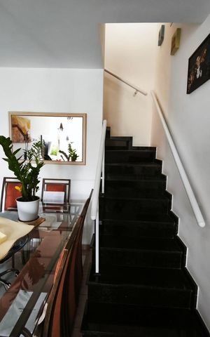 Casa de condomínio à venda com 100m², 3 quartos e 2 vagas Casa de condomínio à venda com 100m², 3 quartos e 2 vagasSala
