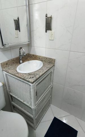 Casa de condomínio à venda com 100m², 3 quartos e 2 vagas Casa de condomínio à venda com 100m², 3 quartos e 2 vagasBanheiro da suíte