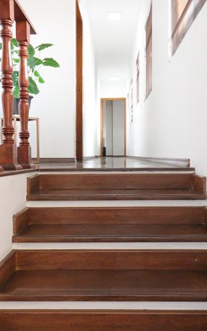 Casa à venda com 549m², 6 quartos e 4 vagasEscada