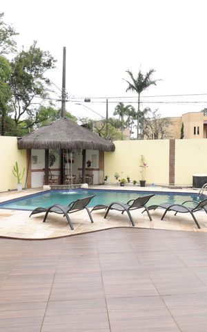 Casa à venda com 549m², 6 quartos e 4 vagasPiscina