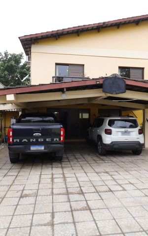 Casa à venda com 549m², 6 quartos e 4 vagas Casa à venda com 549m², 6 quartos e 4 vagasGaragem