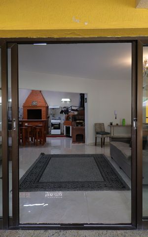 Casa à venda com 549m², 6 quartos e 4 vagasÁrea gourmet