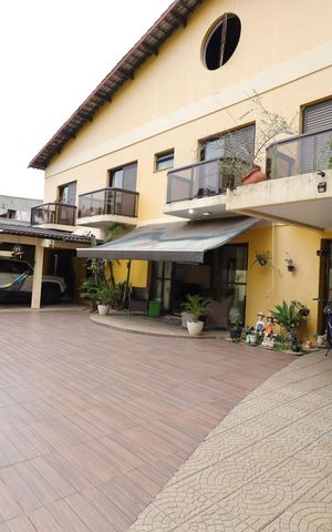 Casa à venda com 549m², 6 quartos e 4 vagasÁrea externa
