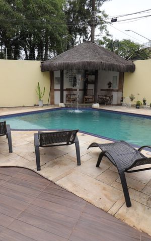 Casa à venda com 549m², 6 quartos e 4 vagasPiscina