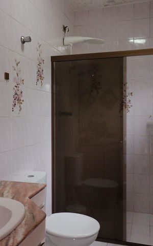 Casa à venda com 549m², 6 quartos e 4 vagasBanheiro Suíte 2