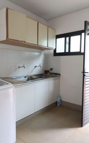 Casa para alugar com 350m², 4 quartos e 4 vagasÁrea de Serviço