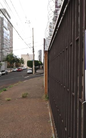 Casa para alugar com 350m², 4 quartos e 4 vagasPlaquinha