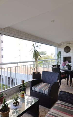 Apartamento à venda com 136m², 3 quartos e 2 vagasVaranda