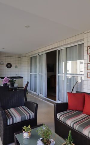 Apartamento à venda com 136m², 3 quartos e 2 vagasVaranda