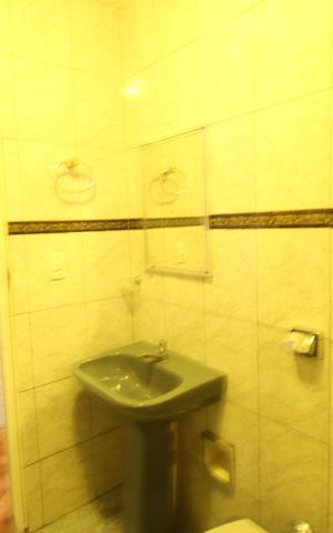 Casa para alugar com 107m², 2 quartos e 2 vagasBanheiro