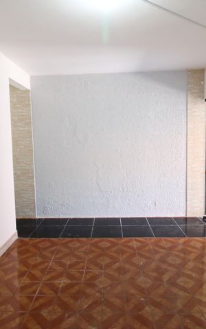 Casa para alugar com 107m², 2 quartos e 2 vagasSala