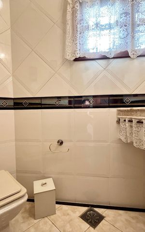 Casa à venda com 400m², 3 quartos e 3 vagasÁrea externa - Banheiro