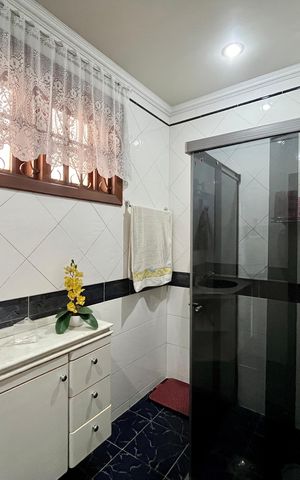 Casa à venda com 400m², 3 quartos e 3 vagasBanheiro