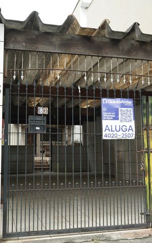 Casa para alugar com 220m², 2 quartos e 8 vagasFachada