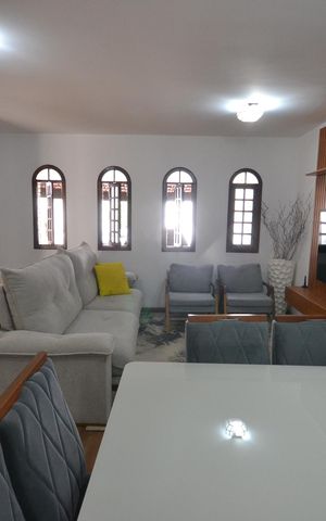 Casa à venda com 217m², 3 quartos e 2 vagasSala