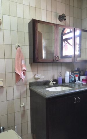 Casa à venda com 217m², 3 quartos e 2 vagasBanheiro 2
