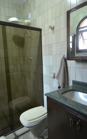 Casa à venda com 217m², 3 quartos e 2 vagasBanheiro 1