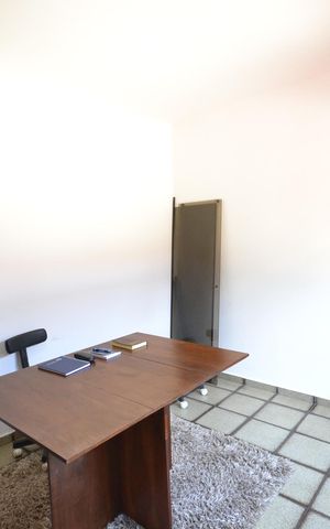 Casa à venda com 217m², 3 quartos e 2 vagasEscritório