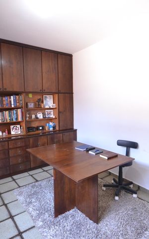 Casa à venda com 217m², 3 quartos e 2 vagasEscritório