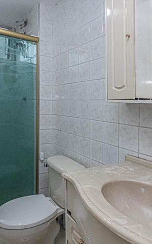 Apartamento para alugar com 62m², 2 quartos e 1 vagabanheiro social_1