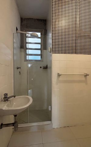 Apartamento à venda com 57m², 1 quarto e sem vaga Apartamento à venda com 57m², 1 quarto e sem vagaBanheiro social
