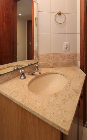 Apartamento à venda com 100m², 3 quartos e 2 vagas Apartamento à venda com 100m², 3 quartos e 2 vagasBanheiro