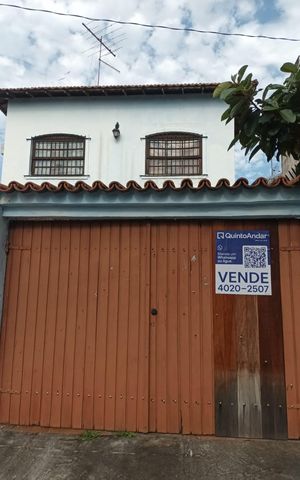 Casa à venda com 256m², 4 quartos e 3 vagasFachada