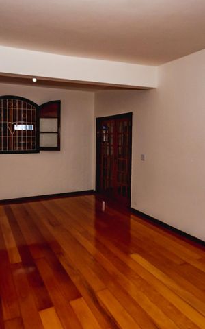 Casa para alugar com 200m², 3 quartos e 3 vagasSala