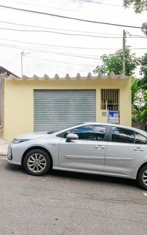 Casa para alugar com 173m², 4 quartos e 1 vaga Casa para alugar com 173m², 4 quartos e 1 vagaFachada