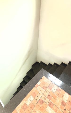 Casa para alugar com 175m², 4 quartos e 2 vagas Casa para alugar com 175m², 4 quartos e 2 vagasEscada
