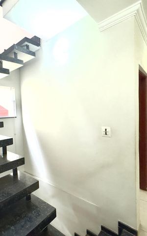 Casa para alugar com 175m², 4 quartos e 2 vagas Casa para alugar com 175m², 4 quartos e 2 vagasEscada