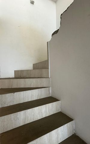 Apartamento para alugar com 167m², 3 quartos e 2 vagas Apartamento para alugar com 167m², 3 quartos e 2 vagasEscada