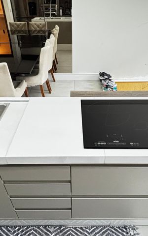 Casa à venda com 223m², 2 quartos e 3 vagas Casa à venda com 223m², 2 quartos e 3 vagasCozinha