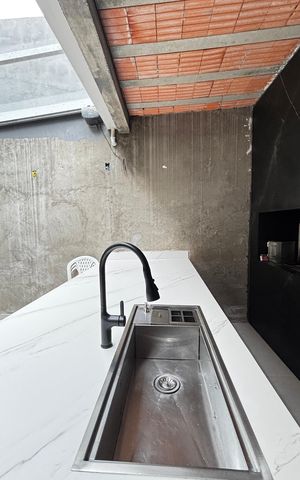 Casa à venda com 223m², 2 quartos e 3 vagas Casa à venda com 223m², 2 quartos e 3 vagasQuintal - Churrasqueira