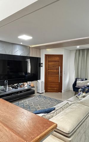 Casa à venda com 223m², 2 quartos e 3 vagas Casa à venda com 223m², 2 quartos e 3 vagasSala