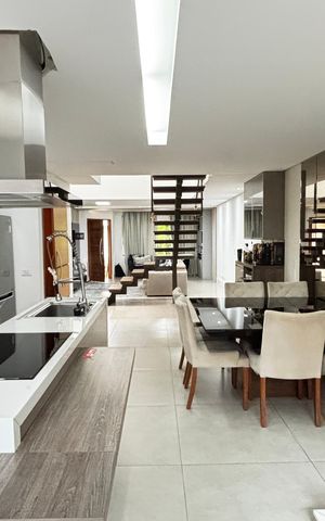 Casa à venda com 223m², 2 quartos e 3 vagas Casa à venda com 223m², 2 quartos e 3 vagasCozinha