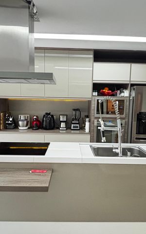 Casa à venda com 223m², 2 quartos e 3 vagas Casa à venda com 223m², 2 quartos e 3 vagasCozinha