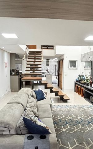 Casa à venda com 223m², 2 quartos e 3 vagas Casa à venda com 223m², 2 quartos e 3 vagasSala