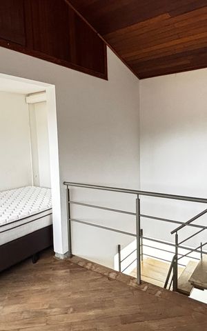 Casa à venda com 223m², 2 quartos e 3 vagas Casa à venda com 223m², 2 quartos e 3 vagasSótão