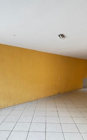 Casa à venda com 223m², 2 quartos e 3 vagas Casa à venda com 223m², 2 quartos e 3 vagasGaragem