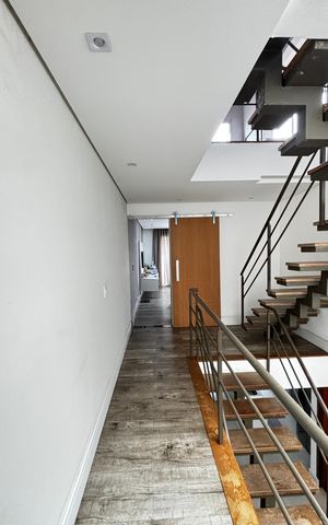Casa à venda com 223m², 2 quartos e 3 vagas Casa à venda com 223m², 2 quartos e 3 vagasCorredor
