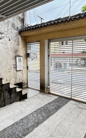 Casa à venda com 223m², 2 quartos e 3 vagas Casa à venda com 223m², 2 quartos e 3 vagasGaragem