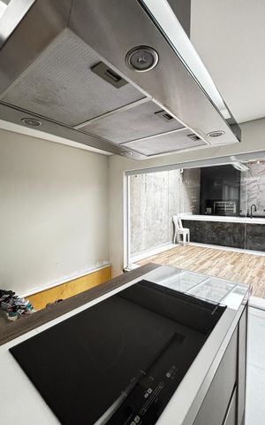 Casa à venda com 223m², 2 quartos e 3 vagas Casa à venda com 223m², 2 quartos e 3 vagasCozinha