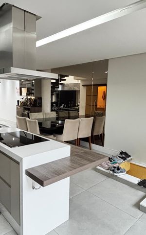 Casa à venda com 223m², 2 quartos e 3 vagas Casa à venda com 223m², 2 quartos e 3 vagasCozinha