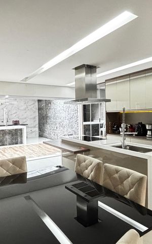 Casa à venda com 223m², 2 quartos e 3 vagas Casa à venda com 223m², 2 quartos e 3 vagasCozinha