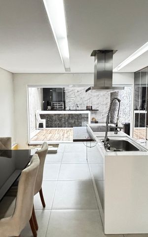 Casa à venda com 223m², 2 quartos e 3 vagas Casa à venda com 223m², 2 quartos e 3 vagasCozinha